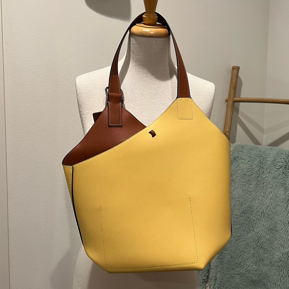 NWOT Cholet bucket bath in yellow